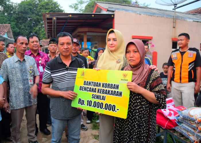 Bupati Pekalongan Fadia Arafiq Tinjau dan Salurkan Bantuan Korban Kebakaran di Desa Pesantunan Kedungwuni