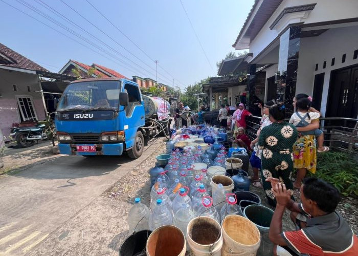 Kemarau Panjang, PDAM Kabupaten Pekalongan Salurkan 40 Tangki Air Bersih Bersinergi dengan BPBD dan PMI