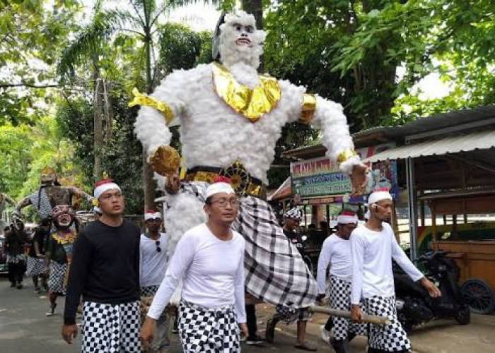 Bukan Sekadar Pawai, Karnaval Proyonanggan Selatan Bikin Dagangan Pedagang Laris hingga Ludes