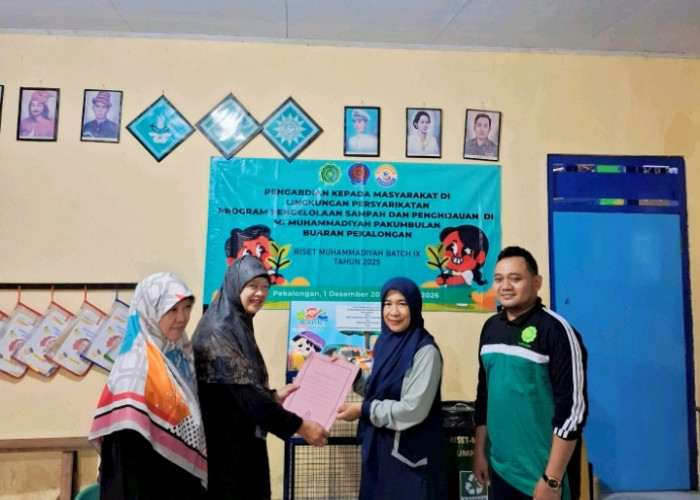 Wujudkan Sekolah Asri, MI Muhammadiyah Pakumbulan Buaran Gelar Aksi Penghijauan dan Kelola Sampah