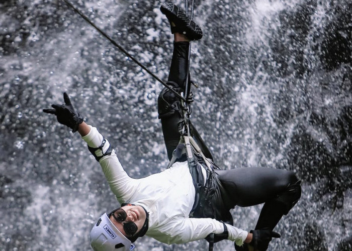 Curug Sipitung Batang: Destinasi Canyoneering yang Menantang Adrenalin