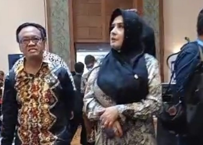 Bupati Pekalongan Fadia Arafiq Hadiri Forum Smart City di Surabaya