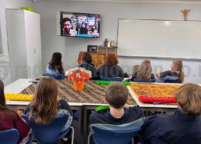 Pelajar Australia Dikenalkan Permainan Tradisional