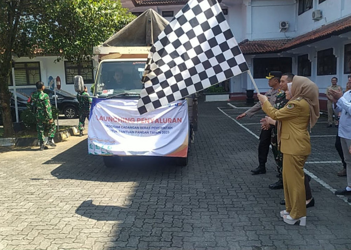 Pemkab Pekalongan Launching Bantuan Pangan: 71.381 Warga Terima 20 Kg Beras Gratis