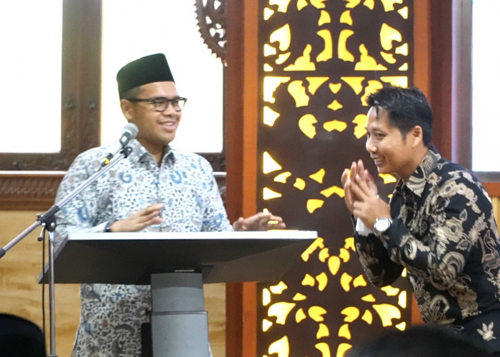 Aktif Perbarui Data Warga, Operator Desa Yosorejo Dapat Reward Rp3 Juta dari Bupati Batang