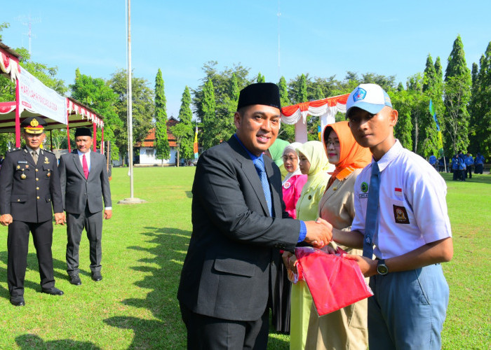 Peringati Hari Lahir Pancasila, Pemkab Pekalongan Bagikan Bendera Merah Putih untuk Tingkatkan Nasionalisme