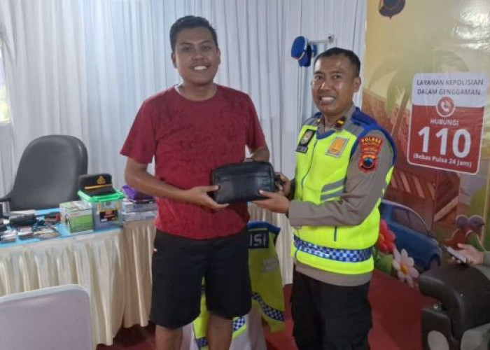 Jujurnya Pedagang RM Padang di Rest Area 338A Pekalongan, Serahkan Dompet Pemudik Yang Ketinggalan Ke Petugas