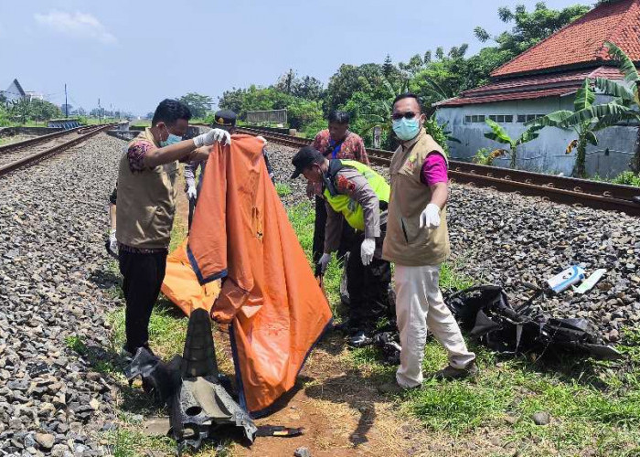 Terobos Palang Pintu Perlintasan, Pengendara Motor Meninggal Tertabrak KA Argo Sembrani di Batang 