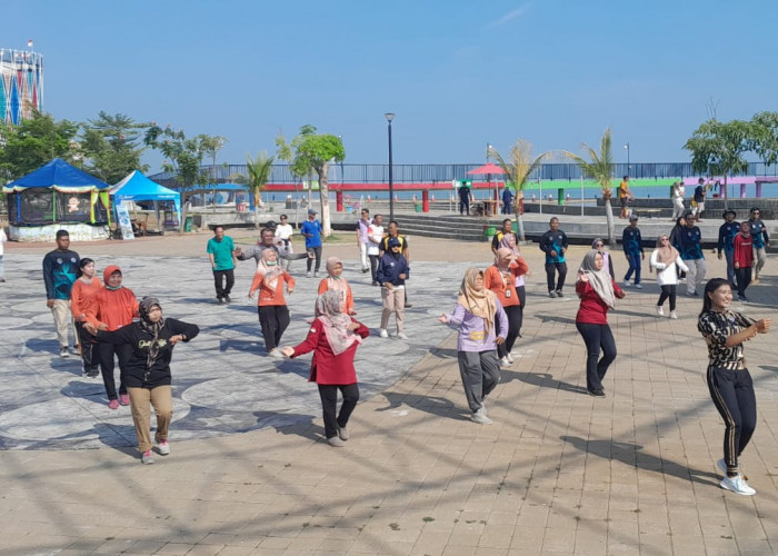 Semarak Hari Pariwisata Dunia: Pegawai Lapas Pekalongan Ikuti Senam Pagi di Pantai Pasir Kencana