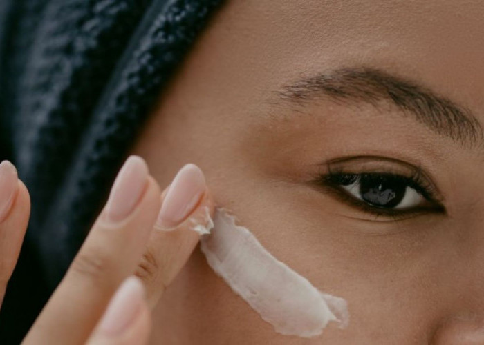 Top 4 Sunscreen Melembabkan yang Cocok untuk Kulit Kering Usia 40 Tahun