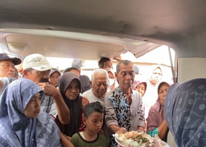 Makanan Siap Santap Antar Tepat Waktu, Food Car BMT An Najah Bantu Warga Terdampak Banjir