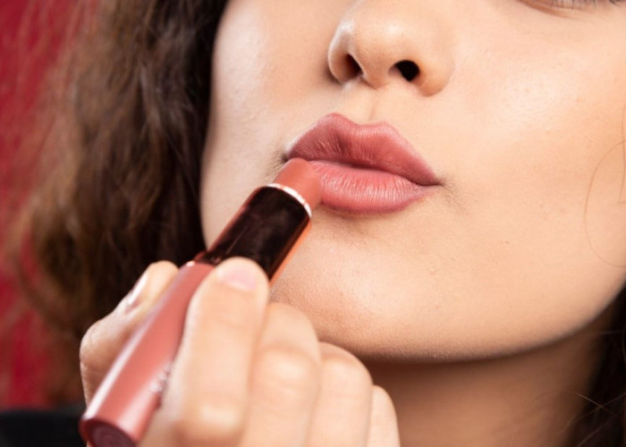 4 Lipstik yang Nggak Nempel di Gelas atau Masker, Tahan Lama dan Bagus di Bibir