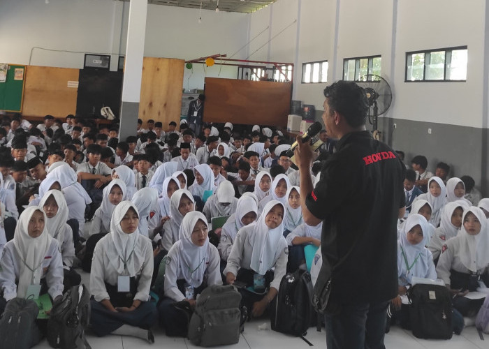 Lewat MPLS, Ahass Cendana Wiradesa Bekali Siswa SMK Disiplin 5R dan Literasi Teknologi
