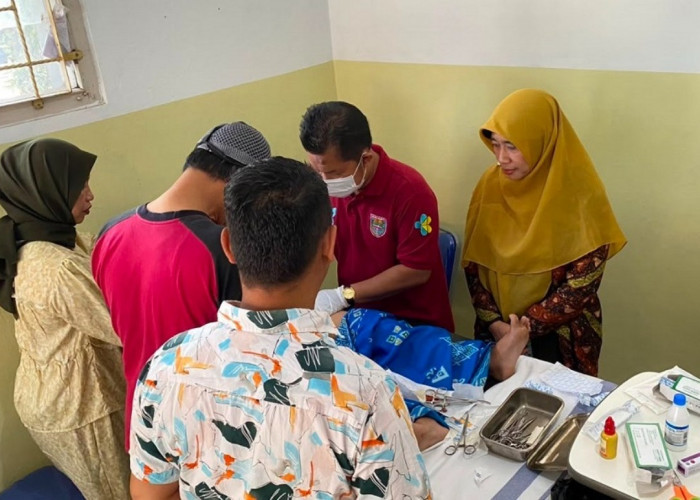 Pemkab Batang Gelar Khitan Massal Gratis Rayakan HUT Ke-81 RI, 24 Anak Ikuti Prosedur Laser