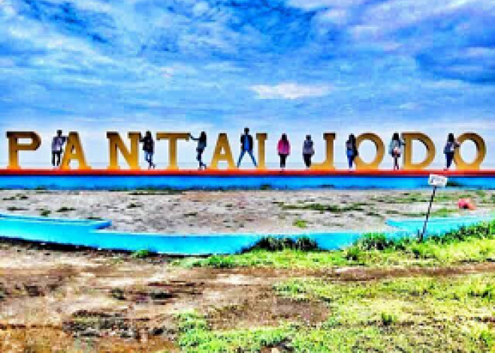 Jangan Sampai Ketinggalan! Kunjungi Destinasi Wisata Pantai Jodo, Pantai Unik di Perbatasan Kabupaten Batang