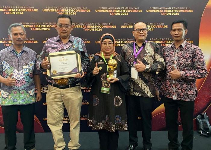 95 Persen Warganya Tercover JKN, Pj Bupati Batang Raih Penghargaan UHC Award 2024