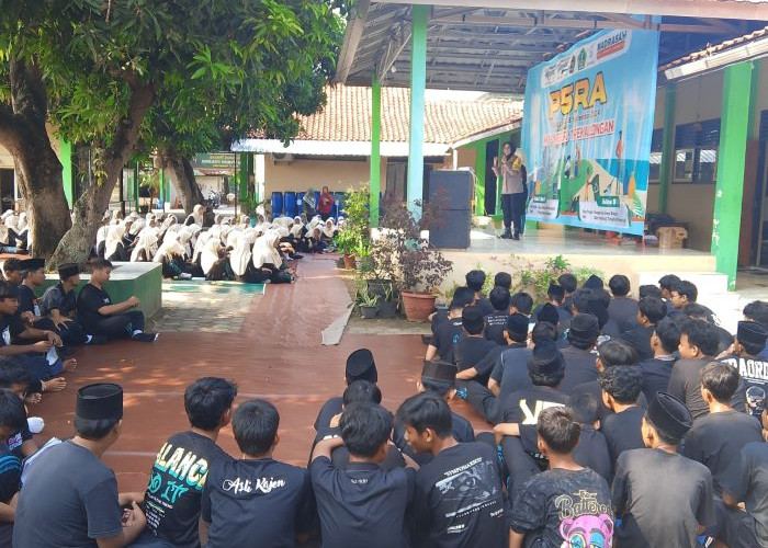 Satuan Binmas Polres Pekalongan Berikan Penyuluhan Antisipasi Bullying di MTS Negeri 1 Pekalongan