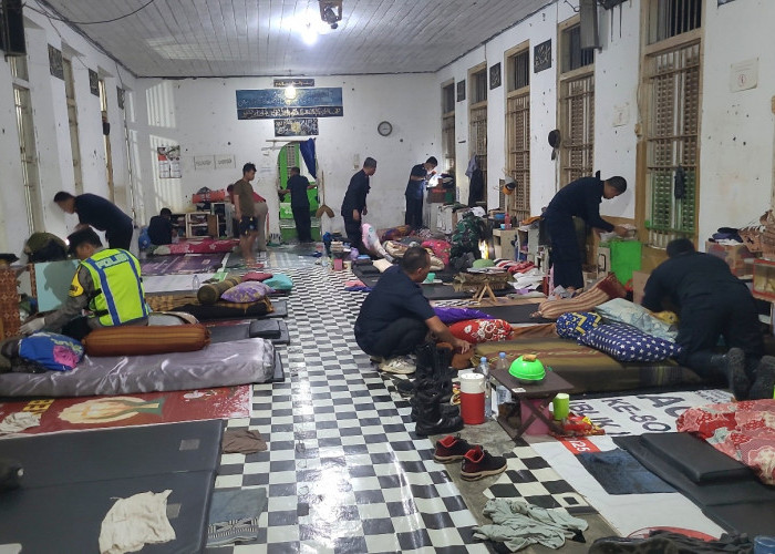 Razia Gabungan di Malam Hari, Lapas Pekalongan Geledah Kamar Hunian Warga Binaan dan Tes Urine