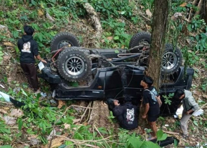 Mobil Feroza Masuk Jurang 200 Meter di Jalur Lebakbarang Pekalongan, Balita 2 Tahun Tewas, 7 Penumpang Luka