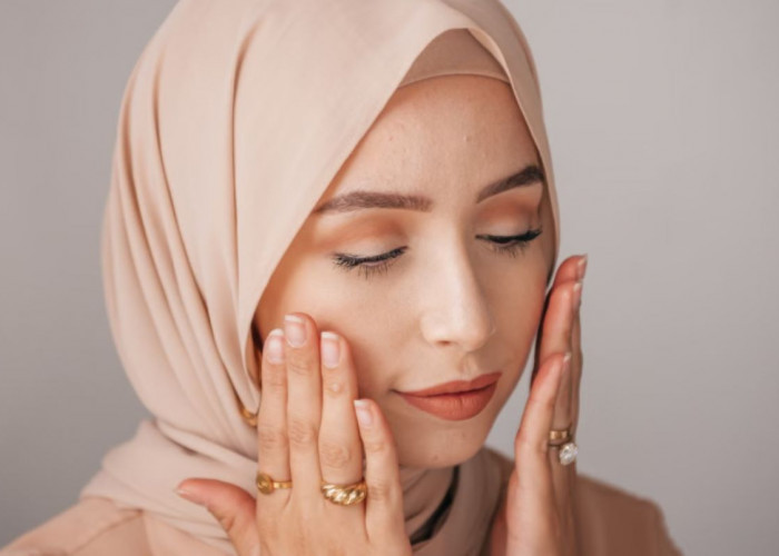 4 Merk Foundation Penutup Noda Hitam yang Bikin Warna Kulit Cerah Merata