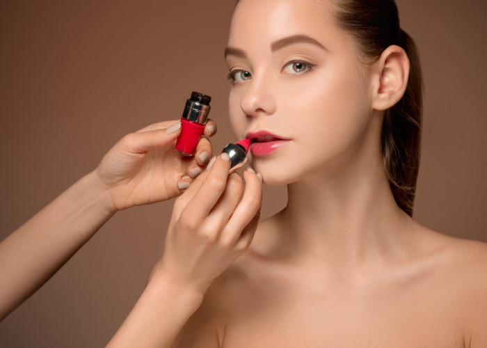 5 Rekomendasi Warna Lipstik yang Cocok untuk Kamu yang Pemberani, Agar Tampil Lebih Elegan