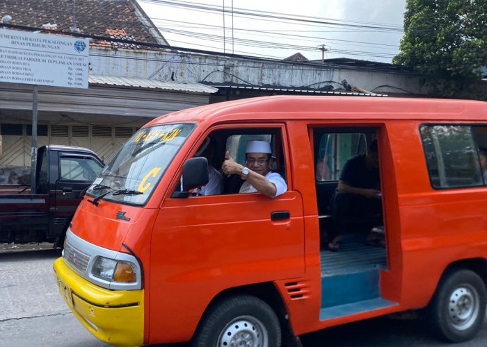 Keliling dari Kajen-Pekalongan, Rizal Bawazier Ajak Masyarakat Naik Angkot Gratis