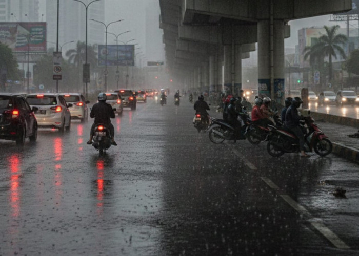 Etika Berkendara di Musim Hujan, Menepi Sembarangan Justru Mengundang Bahaya