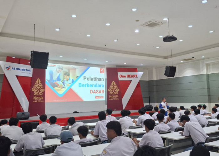 Intip Serunya Study Tour SMK NU 01 Kendal ke Dealer Astra Motor Center Semarang