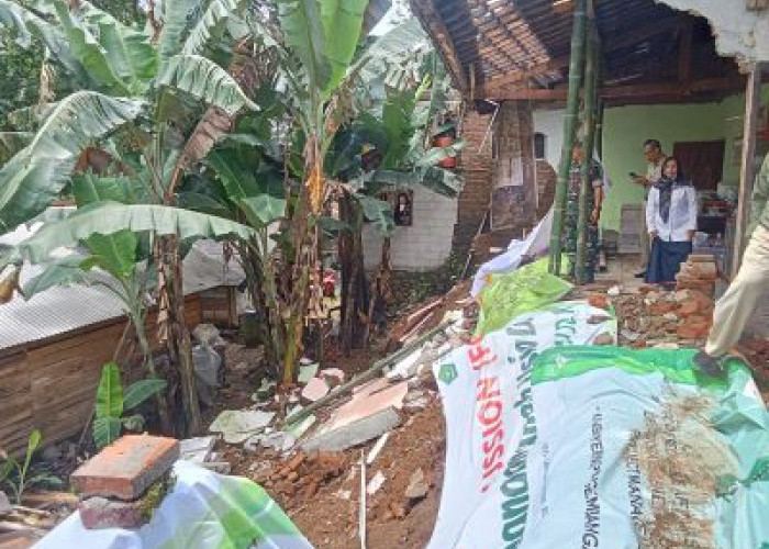 Puting Beliung dan Longsor Hajar Kabupaten Pekalongan, 5 Rumah Rusak, Pemda Salurkan Bantuan Logistik