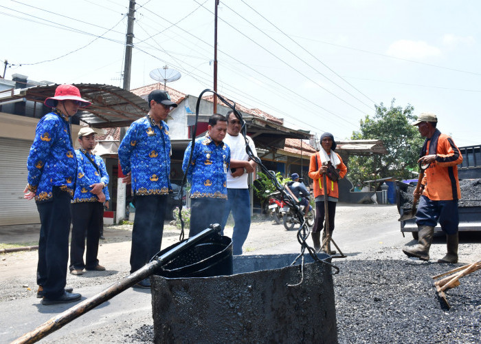 Plt Bupati Pekalongan Sukirman Tinjau Perbaikan Jalan Sragi–Pait, Prioritaskan Jalur Mudik Lebaran