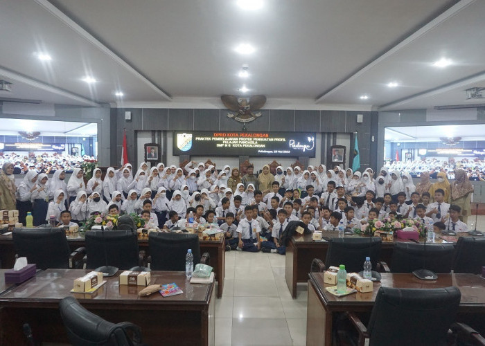 DPRD Terima Kunjungan Siswa SMPN 6 Pekalongan untuk Belajar Demokrasi