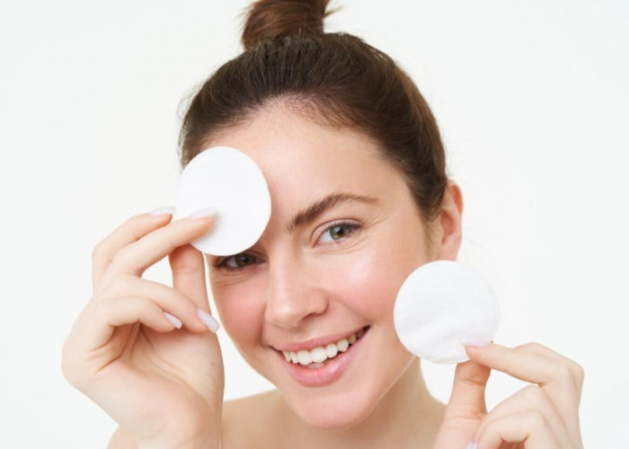 4 Rekomendasi Toner Mencerahkan untuk Kulit Kusam Berflek Hitam, Bikin Glowing 