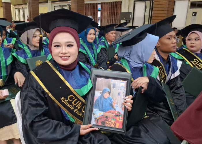  Kado Terindah untuk Ibu Tercinta di Surga: Mahasiswi UMPP Wisuda Tepat Setahun Kepergian Ibu