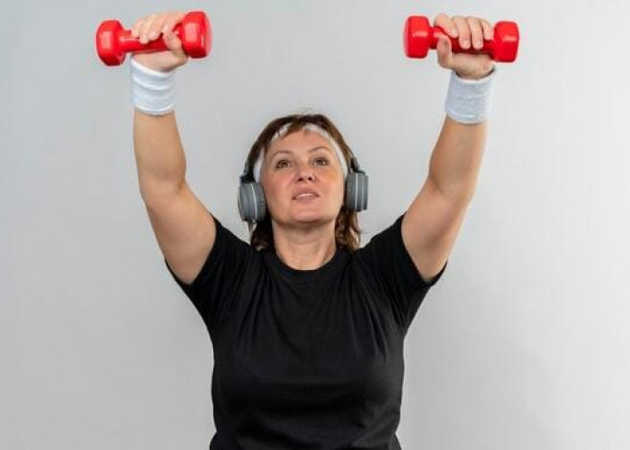 Praktis Bisa Dilakukan di Rumah, Ini 4 Jenis Latihan Angkat Beban Menurunkan Berat Badan untuk Pemula
