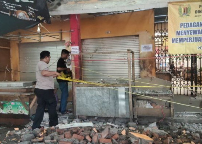 Bangunan Teras Blok F Pasar Kedungwuni Ambrol, Diawali Retak-retak di Dinding