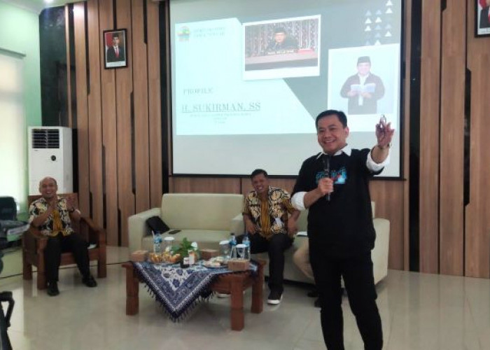 Wakil Ketua DPRD Jawa Tengah Sukirman Ngajar di SMAN 1 Kajen, Beri Tips Pelajar untuk Bisa Sukses