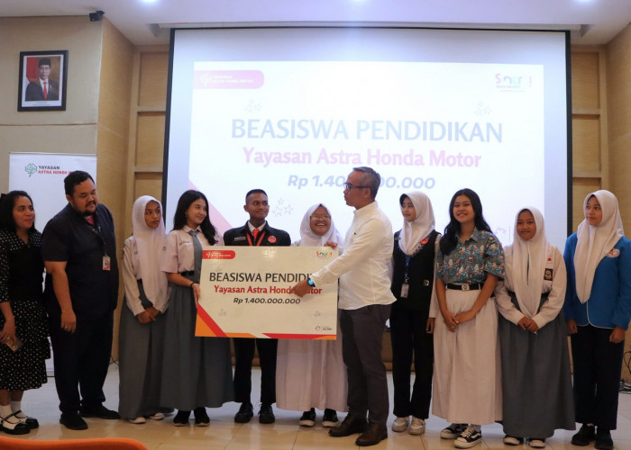 Duta Safety Riding Peroleh Beasiswa Pendidikan dari Yayasan AHM