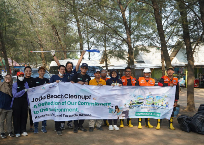 Bersih-bersih Pantai Jodo, KITB Gandeng Yih Quan Footwear Indonesia dan Deckers HOKA Edukasi Masyarakat Peduli