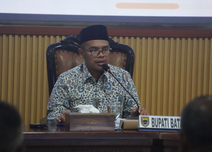 Bupati Batang Gerah, Parkir Truk Liar di Exit Tol Kandeman Kembali Marak dan Membahayakan Pengguna Jalan