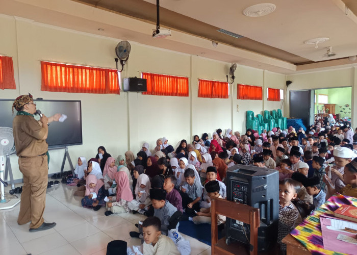 Peringati Maulid Nabi, Siswa SDN Kauman 07 Batang Doakan Korban Gempa NTT