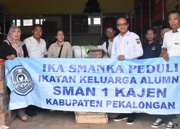 IKA SMAN 1 Kajen Kembali Ulurkan Tangan, Serahkan Bantuan untuk Korban Banjir ke BPBD Kabupaten Pekalongan