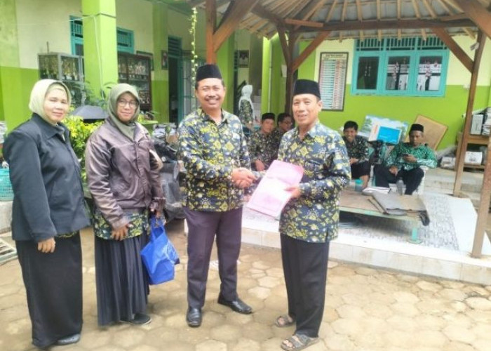 KKMI Kecamatan Kedungwuni Berikan Bantuan untuk Madrasah Terdampak Banjir