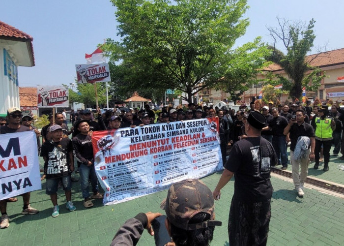 Ratusan Warga Datangi PN Pekalongan, Kawal Sidang Praperadilan Kasus Padepokan Padang Ati