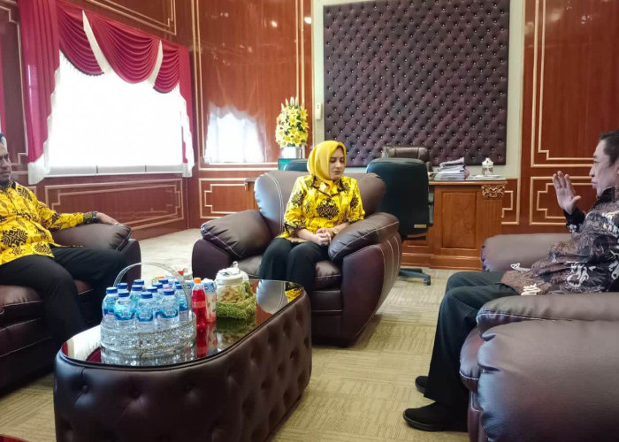 Silaturahmi, Bisri dan Bupati Pekalongan Bahas Perluasan Gedung Perpustakaan Daerah