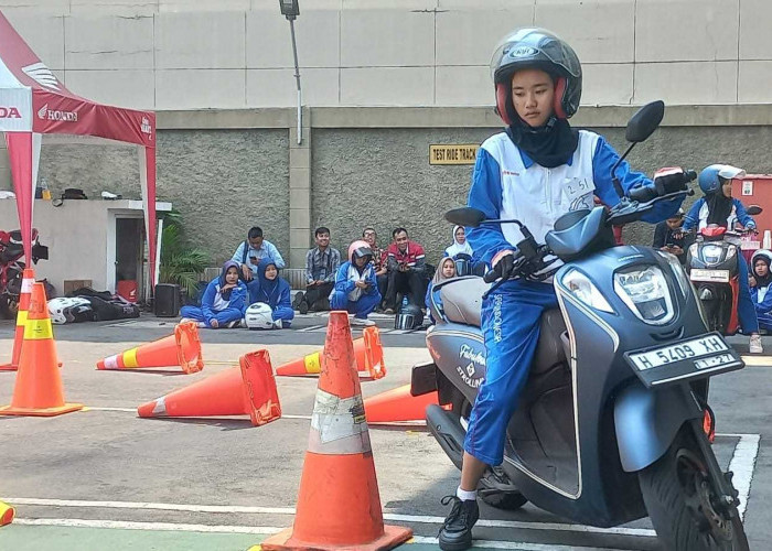 Uji Skill Pelajar SMK Binaan Honda Jateng Jelang Astra Honda Safety Riding Instructors Competition 2024