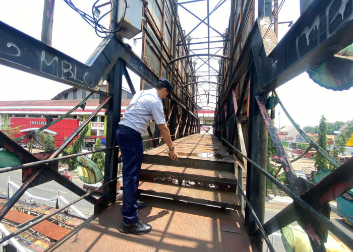 Tak Layak dan Membahayakan, Dishub Batang Bakal Pasang Larangaan Melintasi JPO Depan Pasar Batang 
