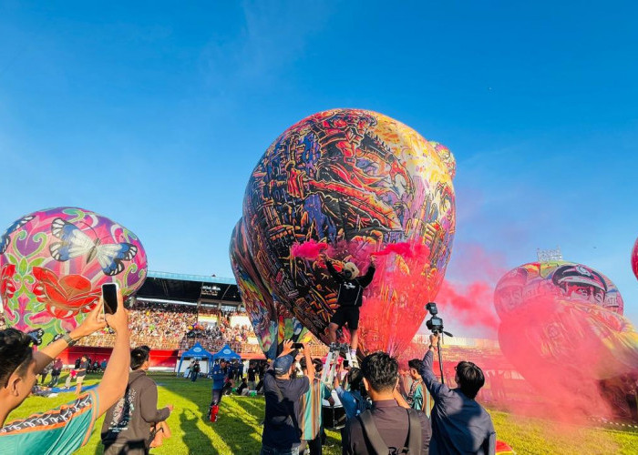 Balon Tambat Warnai Syawalan, Festival Balon Pekalongan 2026 Diserbu Ribuan Pengunjung