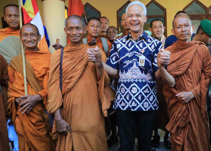 Lihat Para Bhikkhu Thudong Istirahat di Mushola, Ganjar Pilih Putar Balik