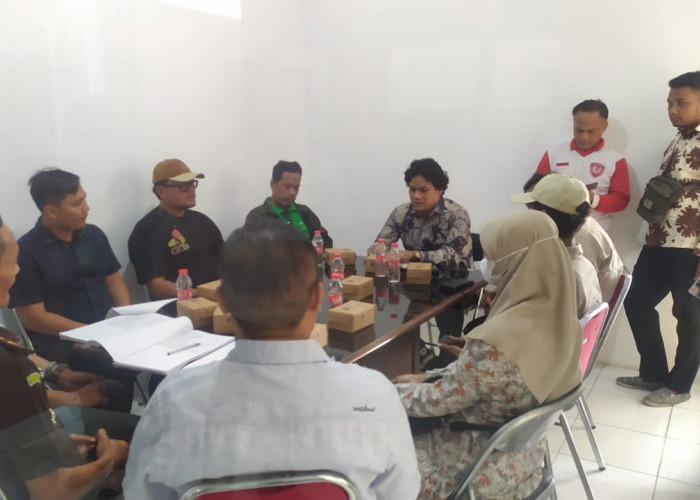 Para Nasabah Arisan PCX Datangi Kejaksaan Negeri Kabupaten Pekalongan, Tanyakan Perkembangan Kasus