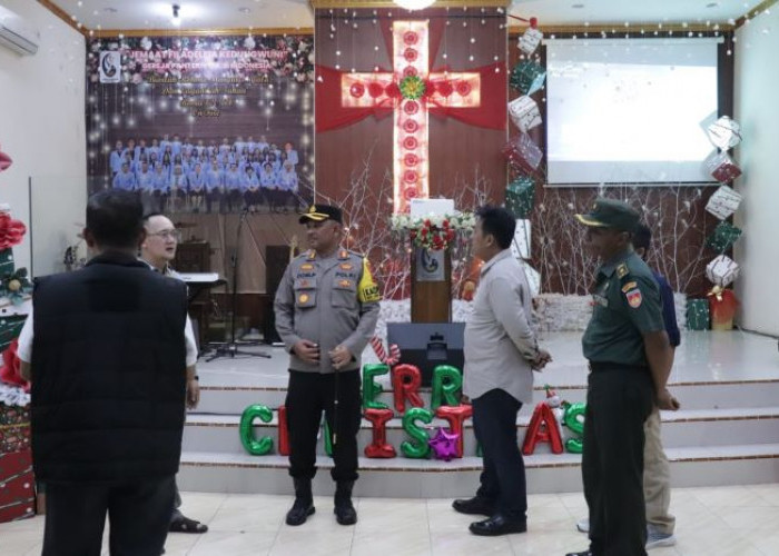 Jamin Keamanan Natal 2024 dan Tahun Baru 2025, Kapolres Pekalongan Pantau Gereja dan Pos Pengamanan